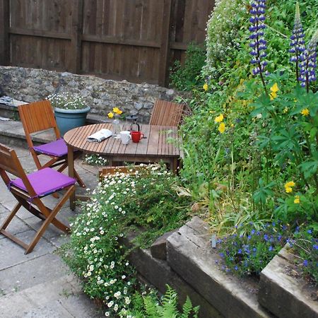 Character Cottage In The Heart Of Uplyme. Extérieur photo