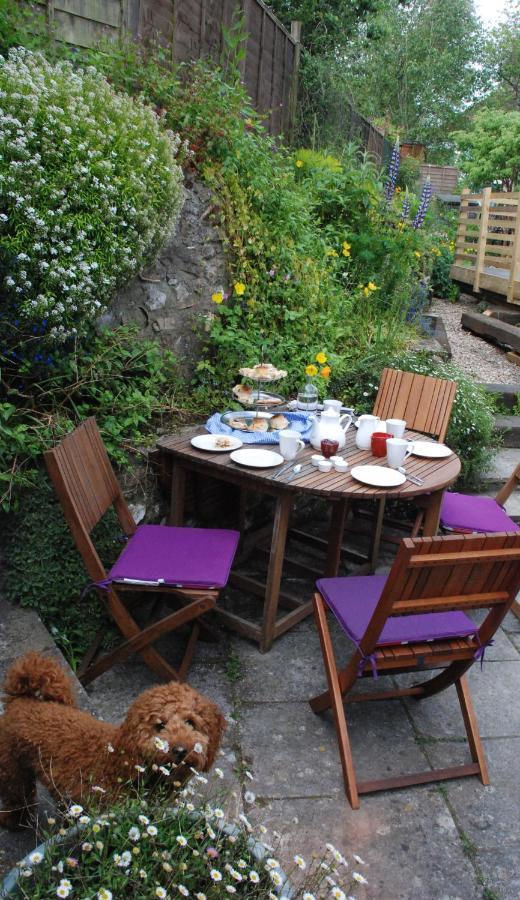 Character Cottage In The Heart Of Uplyme. Extérieur photo