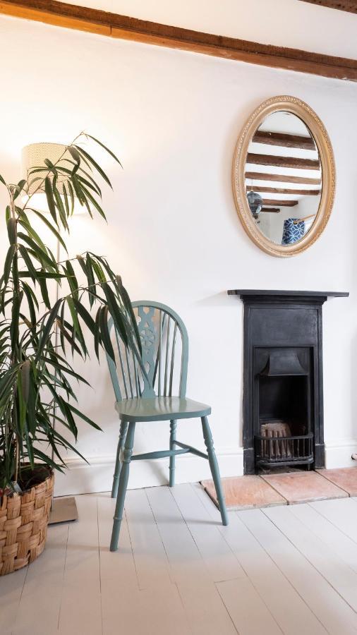 Character Cottage In The Heart Of Uplyme. Extérieur photo